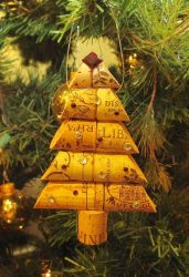 Como elegantemente e lindamente decorar a árvore de Natal para o novo 2018? Que tipo de brinquedos você precisa pegar? (Mais de 175 fotos)