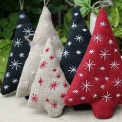 Como elegantemente e lindamente decorar a árvore de Natal para o novo 2018? Que tipo de brinquedos você precisa pegar? (Mais de 175 fotos)