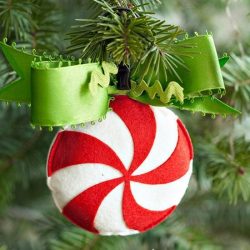 Como elegantemente e lindamente decorar a árvore de Natal para o novo 2018? Que tipo de brinquedos você precisa pegar? (Mais de 175 fotos)
