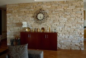 Acabamento de pedra interior (215 Foto): Segredos de um interior forte