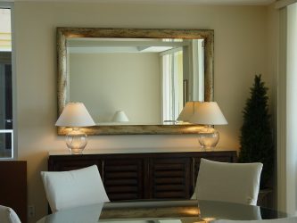 Como escolher um espelho no corredor? 235+ (Foto) Idéias de design para decoração (guarda-roupa, penteadeira, cômoda)