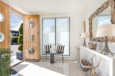 Como escolher um espelho no corredor? 235+ (Foto) Idéias de design para decoração (guarda-roupa, penteadeira, cômoda)