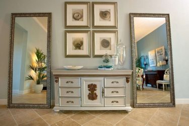 Como escolher um espelho no corredor? 235+ (Foto) Idéias de design para decoração (guarda-roupa, penteadeira, cômoda)