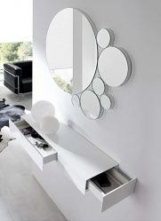 Como escolher um espelho no corredor? 235+ (Foto) Idéias de design para decoração (guarda-roupa, penteadeira, cômoda)