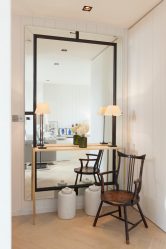 Como escolher um espelho no corredor? 235+ (Foto) Idéias de design para decoração (guarda-roupa, penteadeira, cômoda)