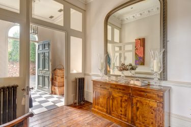 Como escolher um espelho no corredor? 235+ (Foto) Idéias de design para decoração (guarda-roupa, penteadeira, cômoda)