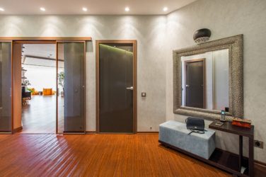 Como escolher um espelho no corredor? 235+ (Foto) Idéias de design para decoração (guarda-roupa, penteadeira, cômoda)