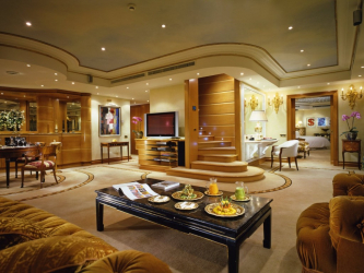 Cor dourada no interior - Design elegante entre luxo e luxo (205+ Foto de cozinha, quarto, sala de estar)