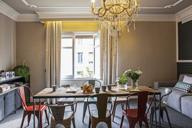 Cor dourada no interior - Design elegante entre luxo e luxo (205+ Foto de cozinha, quarto, sala de estar)